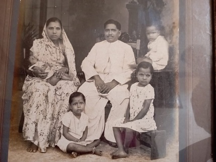 Harshil's great-grandfather Mafatlal (Madhavlal) Shah with his family in Karaikudi, Circa 1950. His family migrated to Karaikudi becoming the most sought-after diamond merchants in the region.
