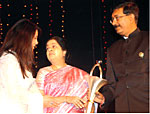 Sumedha_Durlabhji_Achievment_Award_At_JJS2007