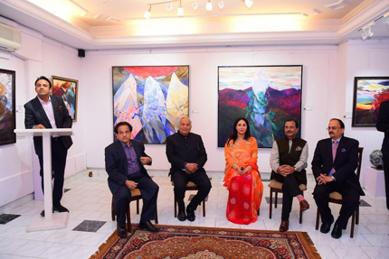 (l to r) Gunjan Jain, Business Head, Diamond World; Yogendra Sethi, artist and a renowned painter; Navrattan Kothari, Chairman, KGK Group; Princess, BJP MLA Diya Kumari; Rajiv Arora, Chairman, Jaipur Citizen Forum; and Alok Kala, Editor and Publisher, Dia