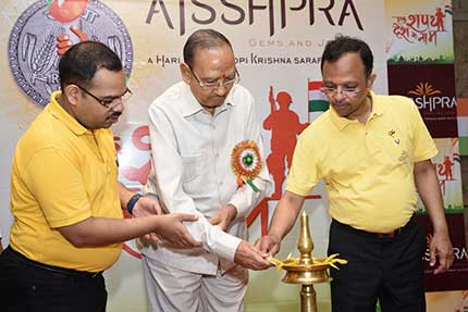 Vaibhav Saraf, Balkrishna Saraf & Atul Saraf, Directors, Aisshpra Gems & Jewels inaugurate the Indpendence Day Celebaration