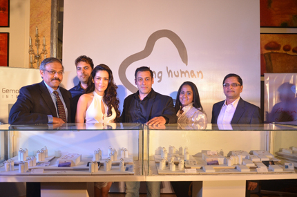 Prasad Kapre, Saurabh Gadgil, Waluscha dsouza, Salman Khan, Arpita Khan Sharma and Parag Gadgil