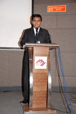 Aagam Sanghavi addressing the gathering