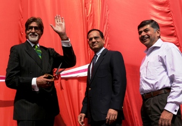Amitabh Bachchan with Mr. Debendranath Sarangi and Mr. Bhaskar Bhat