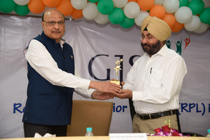 Prem Kothari, Chairman, GJSCI felicitating  N.P.S Monga, ITS development Commissioner, SEEPZ - SEZ, at the inaugural function of RPL Program