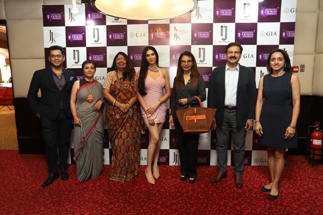 Shantanu Garg, Razia Kunj, Nirupa Bhatt, Sasha Merchant, Poonam Soni, Rajiv Jain, Rhea Nasta