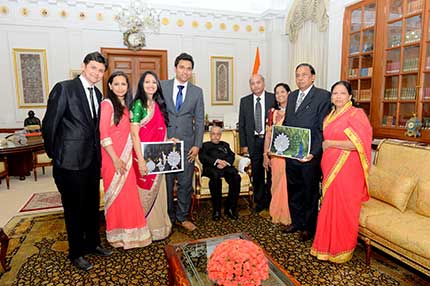 (l to r) Ashish Sand, Rashmi Sand, Smita Sand, Abhishek Sand, Narendra Kumar Sand, Saroj Sand, Rajendra Kumar Sand, Renu Sand